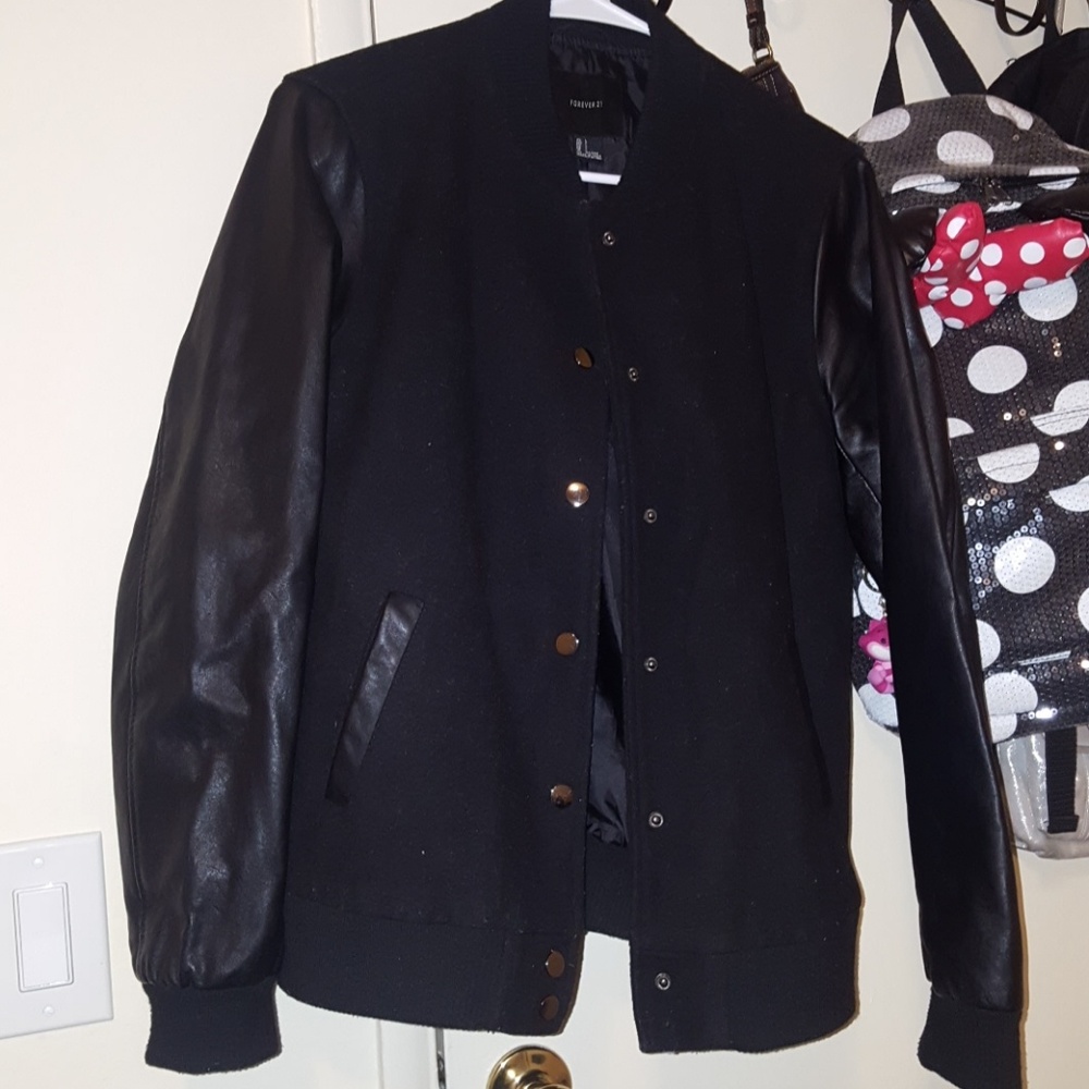 Forever 21 Women Black Varsity Jacket Size L